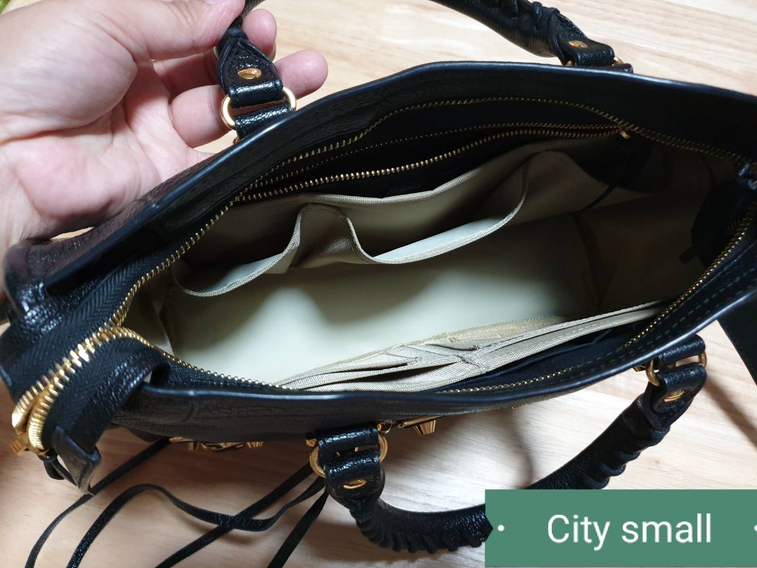 ที่จัดระเบียบกระเป๋า Balenciaga city