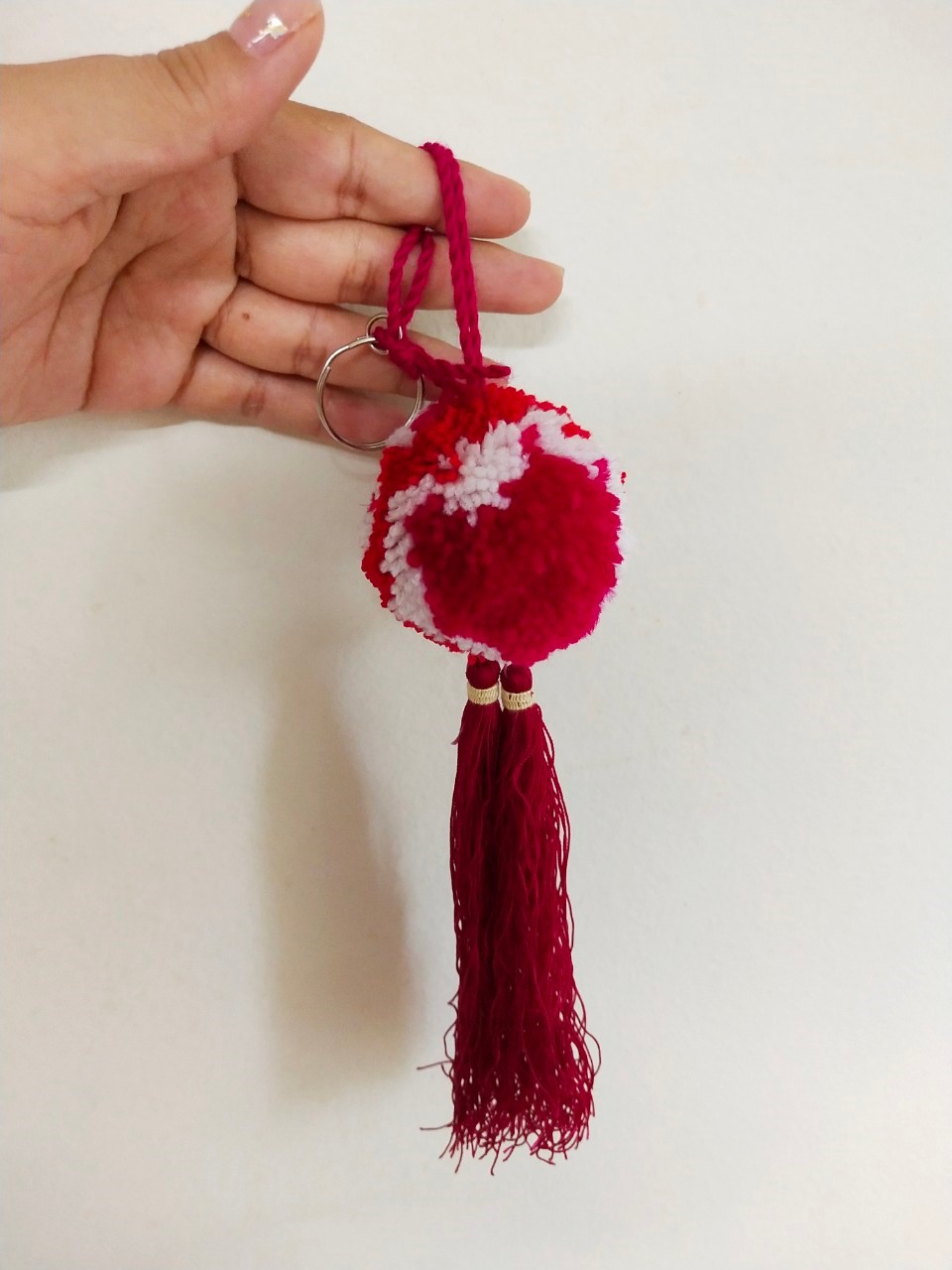 พวงกุญแจ พู่สีแดง