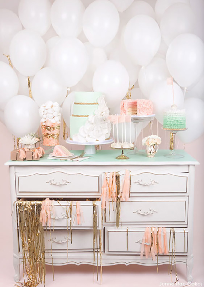 ลูกโป่งกลมเนื้อสแตนดาร์ท สีขาว ไซส์ 10 นิ้ว แพ็คละ 10 ใบ (Round Balloons Size 10" - Standard White Color)
