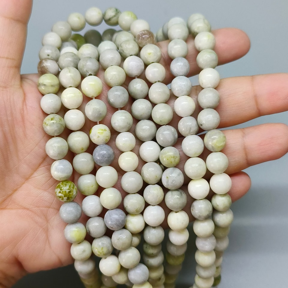 หินหยกขาว (Jade) "หินแห่งความเงียบสงบท่ามกลางปัญหา 8 มิล (50เม็ด/เส้น) 200฿