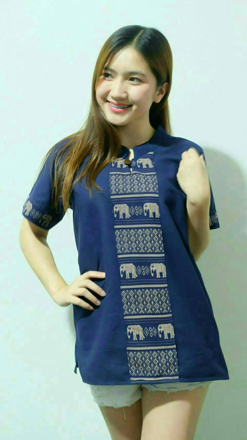 เสื้อผ้าฝ้ายล้านนา แต่งลายผ้าพื้นเมือง ตามแบบฉบับล้านนา คอจีน แบบสวย งานดีมากค่ะ ใส่ได้ทุกโอกาส ใส่ทำงานได้นะคะ