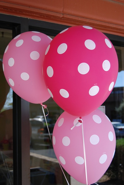 ลูกโป่งกลมนำเข้าพิมพ์ลายจุด สีชมพูอ่อน ไซส์ 12 นิ้ว แพ็คละ 10 ใบ ( Polka Dot Printing Balloon - Light Pink Color )