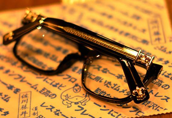 แว่นตาแฟชั่น ลายสลัก Chrome H SEE Y box สีดำเงา ดำด้าน ชา