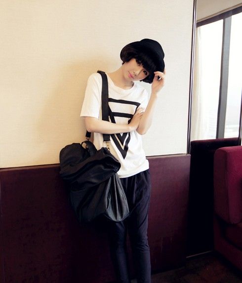 SALE//SALE (ส่งฟรี) 91PF เสื้อยืด สไตล์เกาหลี สีขาว คอกลม ด้านหน้าพิมพ์ลายกราฟฟิก สามเหลี่ยมสีดำ ซ้อนกันสองรูป