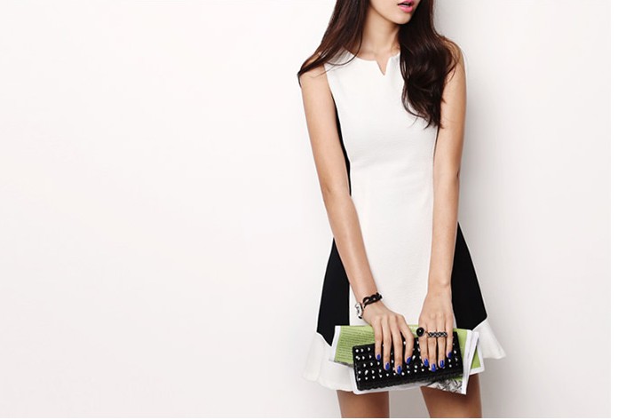 (หมดแล้วจ้า) 91PF ชุดเดรส สไตล์เกาหลี คุณภาพดี ทรงสวยหรู สีขาว ตัดแถบดำด้านข้าง ผ้ายืดหยุ่น มีน้ำหนักทิ้งตัว คอเว้าตัดแฉกด้านหน้าเก๋ๆ สวยมากๆค่ะ (มีซิปด้านหลัง)