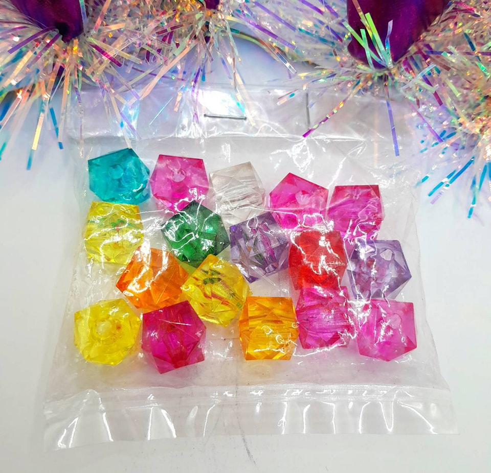 ลูกปัดแฟนซี ทรงเพชรสีใส คละสี แพค 20฿