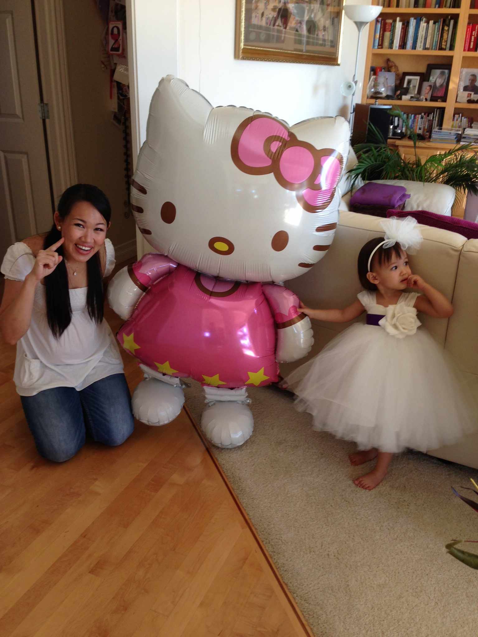 ลูกโป่งฟลอย์นำเข้า Air Walker คิตตี้ ตัวใหญ่ 30"x50" HELLO KITTY AIRWALKER / Item No.TQ-A2347601 แบรนด์ Anagram ของแท้