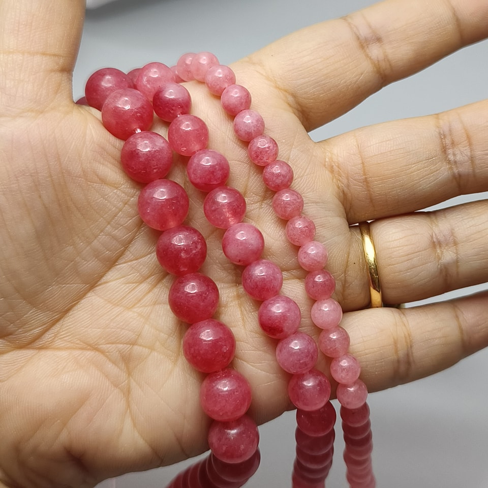 หินสตอเบอรี่ควอตซ์ หินรักแท้ เสริมพลังรัก มีความสุข ฟื้นฟูความเหนื่อยล้า ยาว 37 ซม. 6 มิล (63 เม็ด)