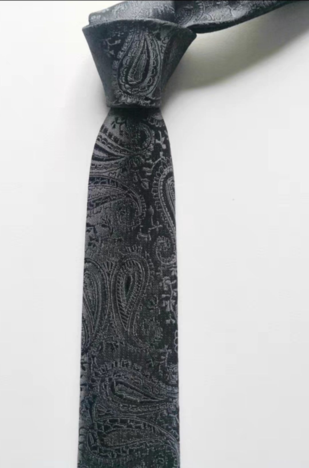 เน็คไทแฟชั่นเส้นบาง ปลาย 6 cm สีดำ เทา คละสี