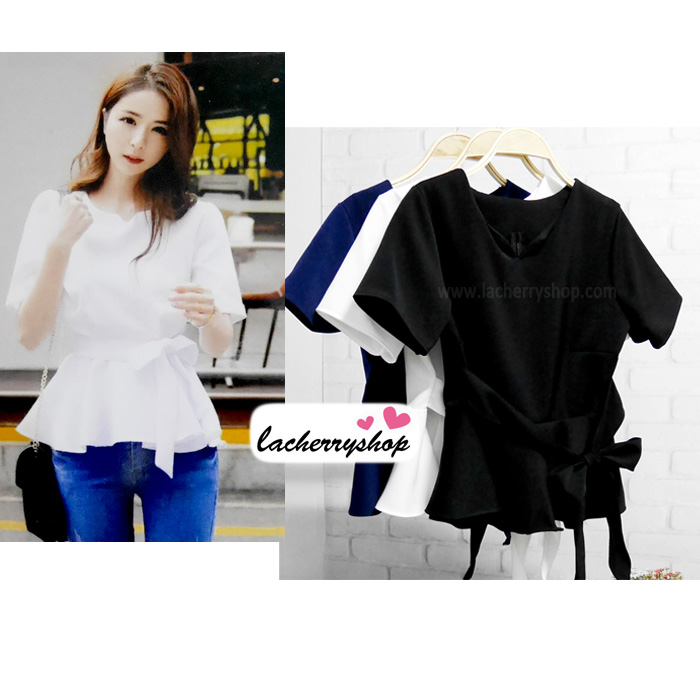 เสื้อผ้าแฟชั่นสวยๆ เสื้อทำงานสีดำผ้าฮานาโกะ แต่งระบายเอว มีสายมัดโบว์ สวยหวานสไตล์เกาหลี ใส่ได้หลายสไตล์ เว้าคอ มีซิปหลัง ใส่ได้ทุกโอกาส สำเนา