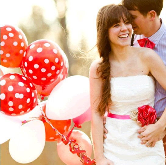 ลูกโป่งกลมนำเข้า พิมพ์ลายจุด สีแดงไซส์ 12 นิ้ว แพ็คละ 10 ใบ ( Polka Dot Printing Balloon - Red Color )