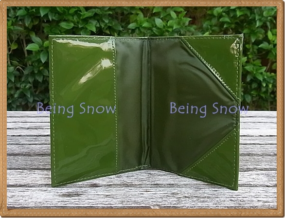 Passport Holder - สีเขียวขี้ม้า