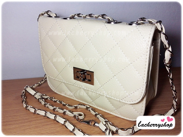 (หมดจ้า) กระเป๋าแฟชั่น สีขาว หนัง PU ลาย Chanel ชาเนล สายโซ่สะพายไหล่ ปรับความยาวได้ แบบยอดนิยม ((โปรโมชั่นส่งฟรี))