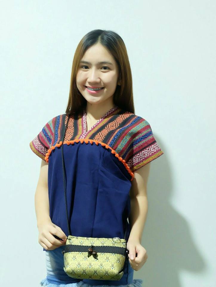 เสื้อนากา เสื้อผ้าพื้นเมือง เสื้อผ้าฝ้ายล้านนา คอวี โทนสีส้ม แต่งปอม ลายผ้าพื้นเมืองสวยๆ