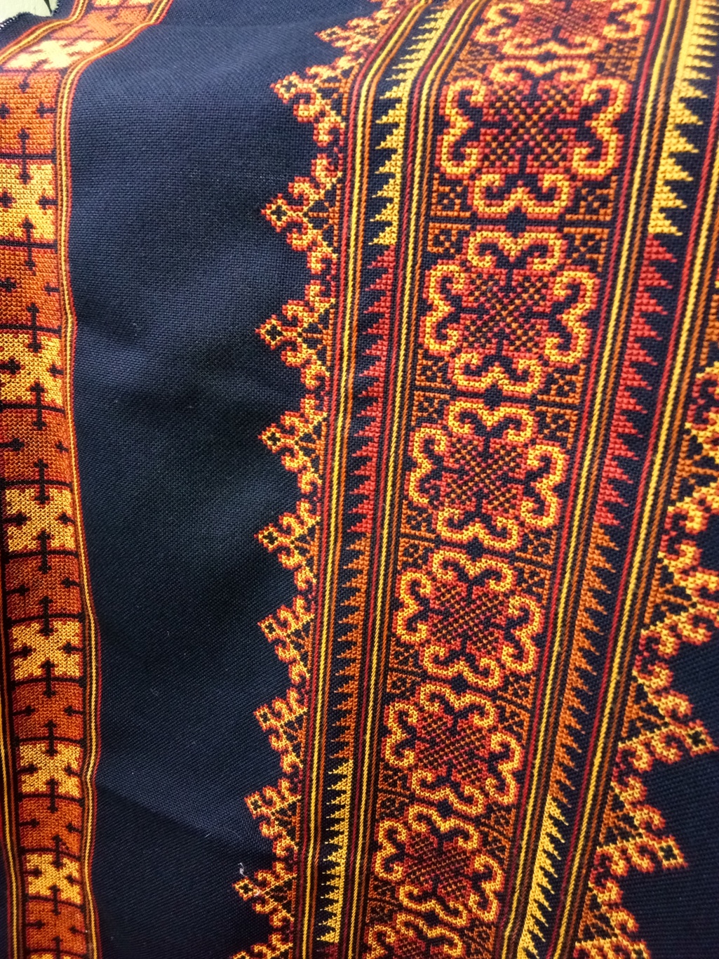 P340. ผ้า ปัก มือ โทน สีเหลืองน้ำตาล ลายประยุกต์