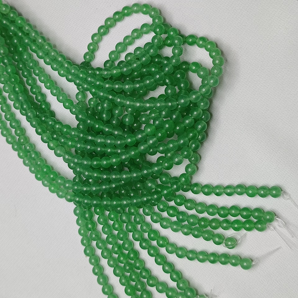 หินหยกเขียว - หินอายุยืน มั่งคั่ง ร่ำรวย สุขภาพดี ยาว 37 ซม. 6 มิล (63 เม็ด)