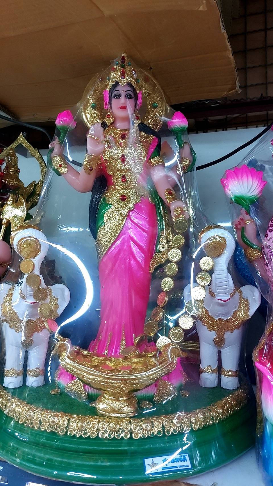 พระแม่ลักษมียืน 19 "