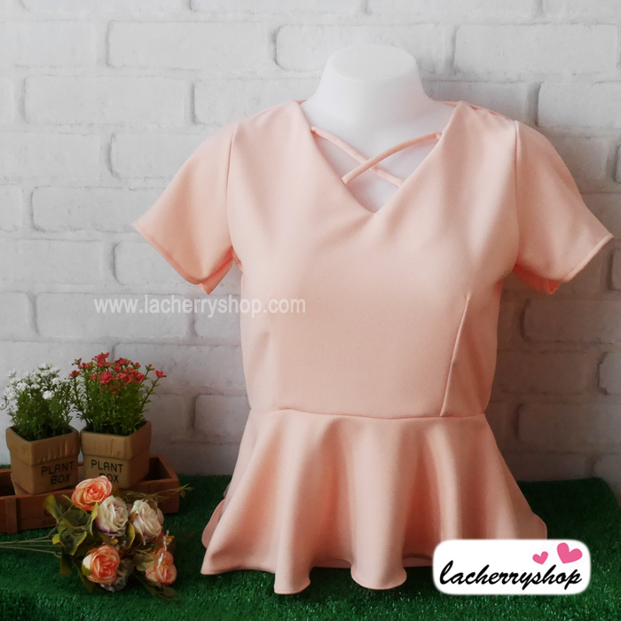 เสื้อผ้าแฟชั่น เสื้อทำงาน ผ้าฮานาโกะ สีโอรส เอวระบาย แต่งสายไขว้ที่คอเก๋ๆ แบบสวยหรูมากค่ะ ใส่ได้ทุกโอกาส