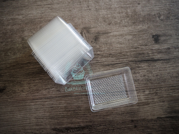 ถาดพลาสติกรองขนมขนาด 5*4.2*1.8 cm.