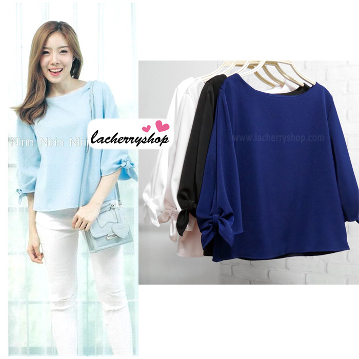 เสื้อผ้าแฟชั่นสวยๆ เสื้อทำงาน สีฟ้า ผ้าฮานาโกะ คอปาด แขนสามส่วนมัดโบว์ แบบสวยน่ารักมากๆค่า สินค้าคุณภาพดี