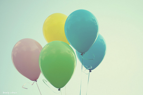 ลูกโป่งกลม สีฟ้าอ่อน ไซส์ 10 นิ้ว แพ็คละ 10 ใบ (Round Balloons Size 10" - Standard Light Blue Color)