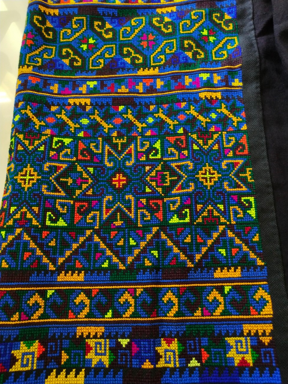 P373 กางเกงผ้าปักมือ โทนสีน้ำเงินสดใส มือ1 ไม่ผ่านการใช้งาน