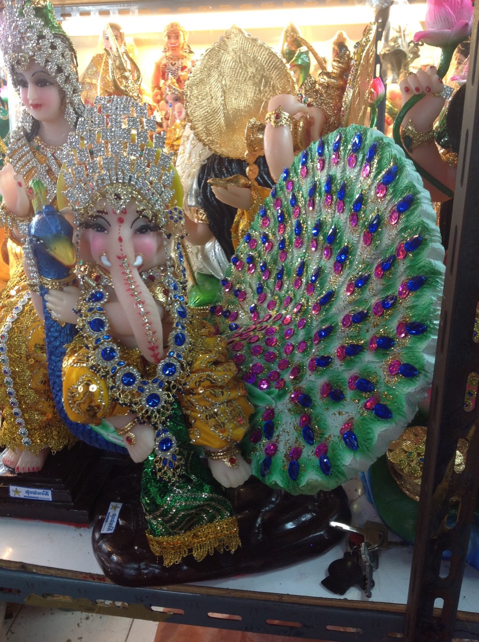 พระพิคเนศ นกยูง 7" (แต่งเพชร)