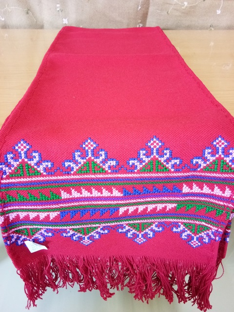 ผ้าพันคอผ้าปักมือ สีแดงสดใส