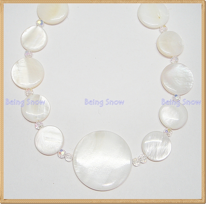 สร้อยคอหินสี - เปลือกหอยสีขาว คั่นด้วยคริสตัลสีใส