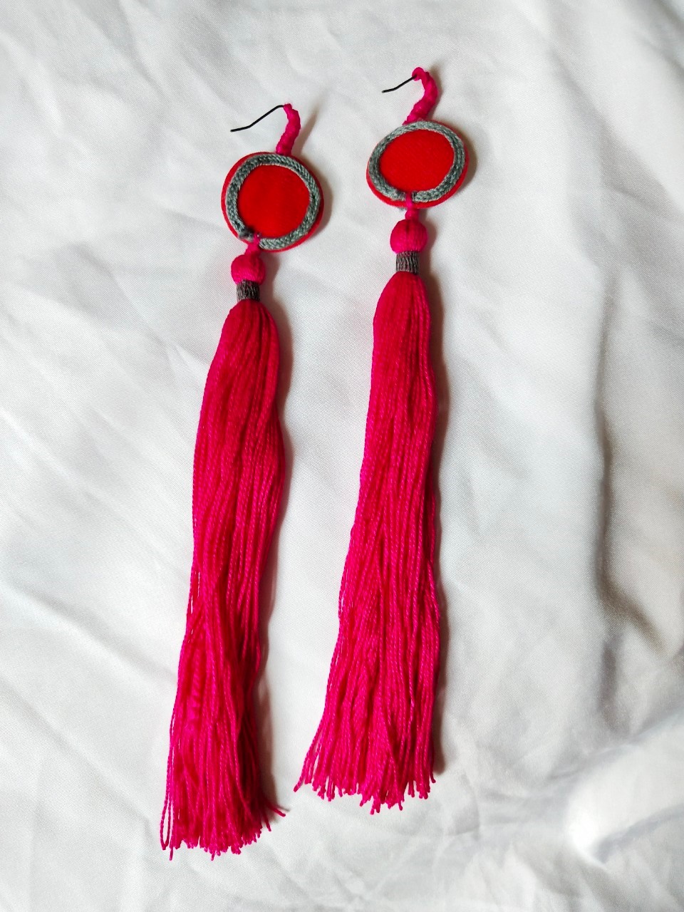 ต่างหูพู่ยาวสีชมพู