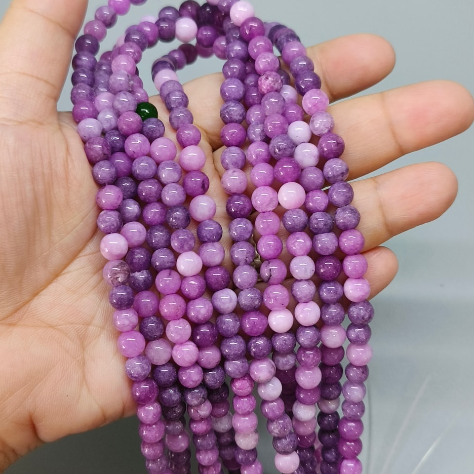 หินชารอยต์(Charoite) "หินแห่งการเชื่อมต่อความรู้สึก" 6 มิล (63เม็ด/เส้น) 180฿