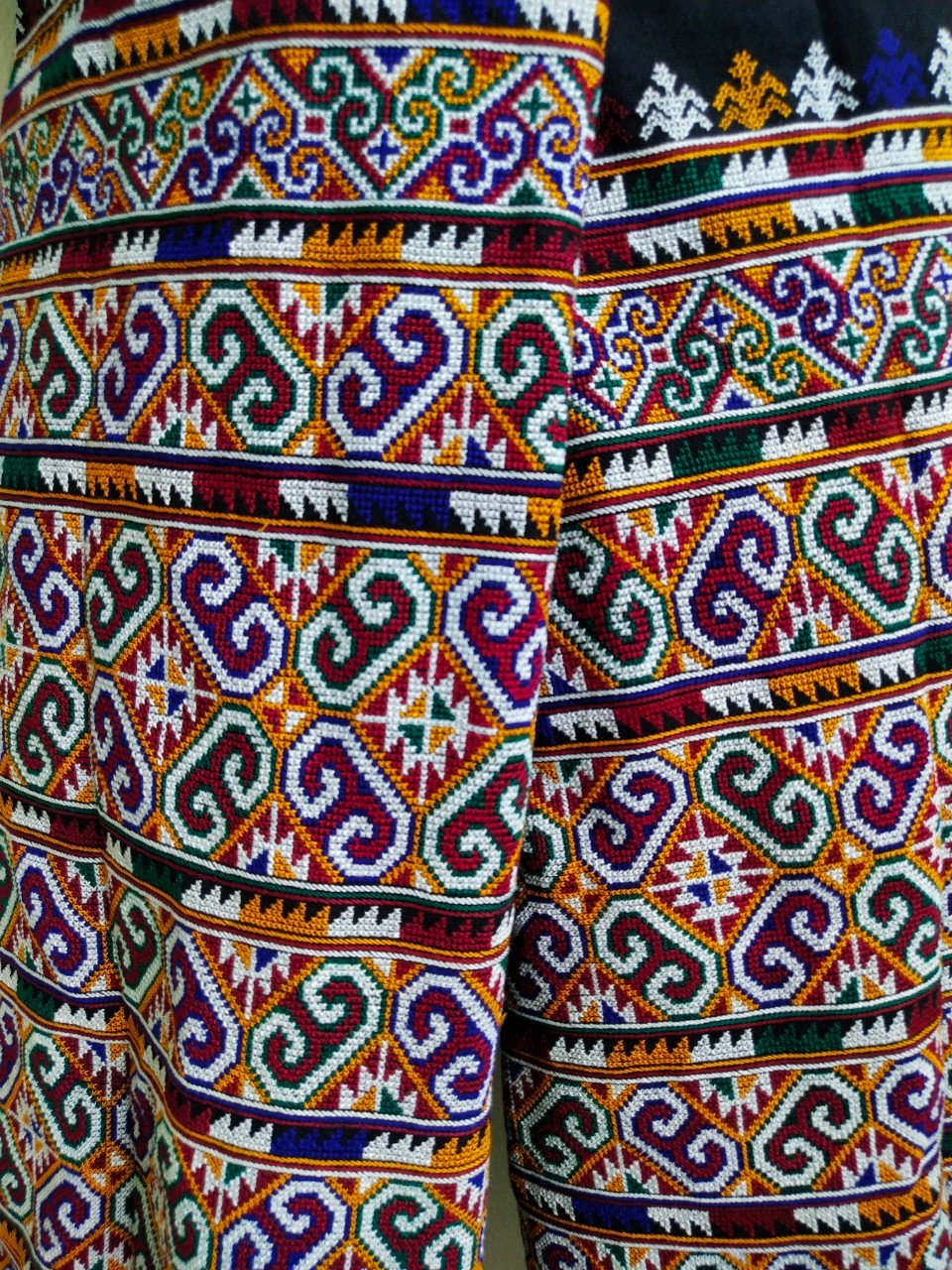 กางเกงปักมือ ปักเต็มละเอียด สีสันสวยงาม