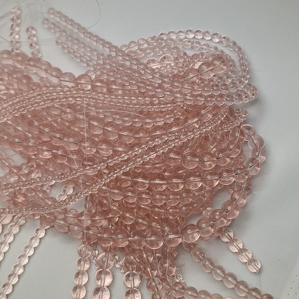 หินพิงค์ควอตซ์ หินรักสดใส - เปิดเผยความรู้สึก พบเจอรักแท้ มีความสุข - ยาว 37 ซม. - 4 มิล (98 เม็ด)