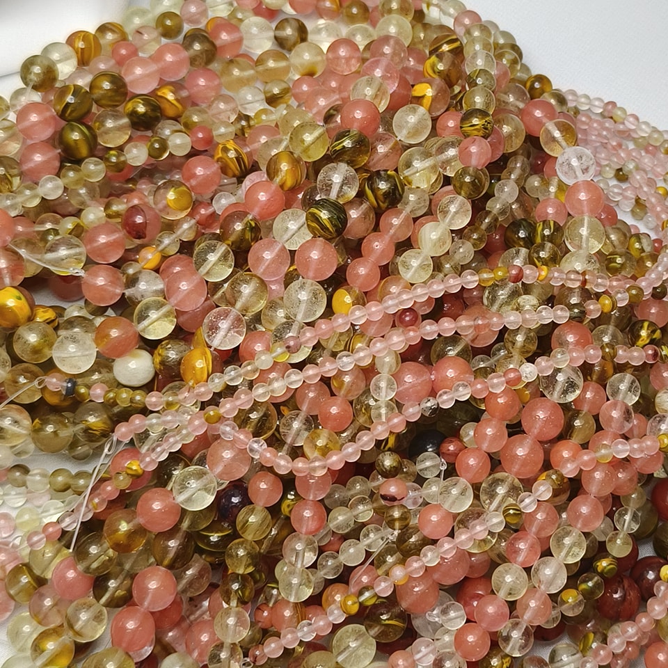 หินเชอร์รี่ควอตซ์ สามสี หินรักและให้อภัย รัก ผิวพรรณ ให้อภัย ยาว 37 ซม. - 6 มิล (63 เม็ด)