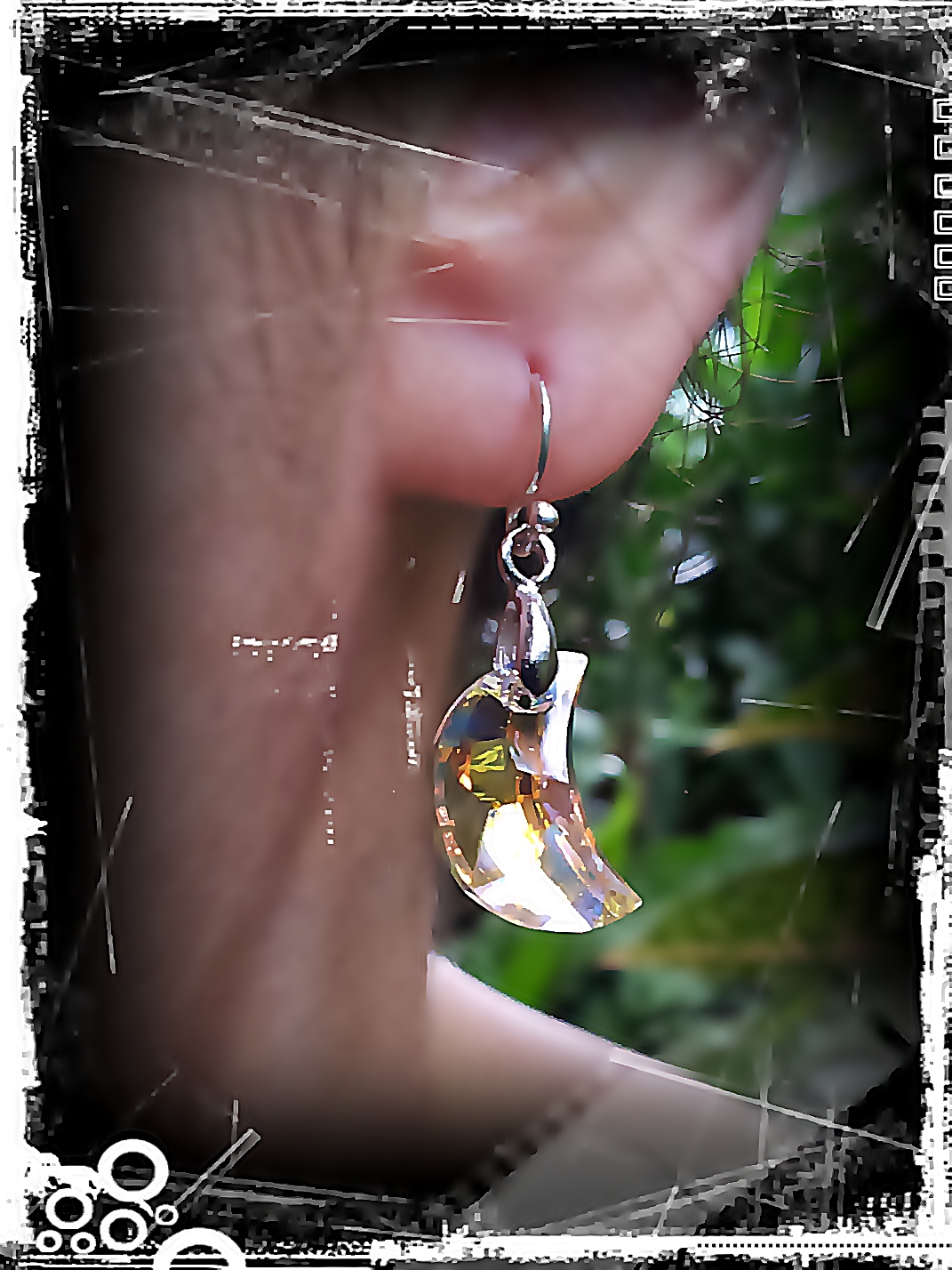 (สินค้าหมดชั่วคราว) ต่างหูคริสตัลรูปพระจันทร์ + ดาว สี Crystal AB ก้านเงินแท้