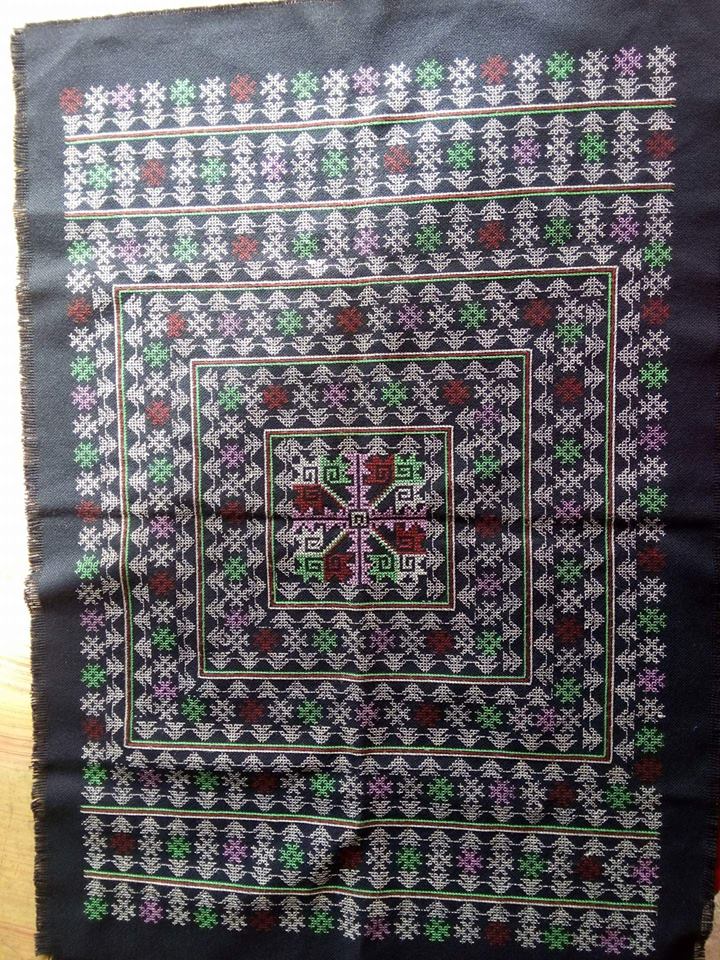 ผ้าปักคลุมหัวเจ้าสาว ลายปักโบราญทั้งผืน