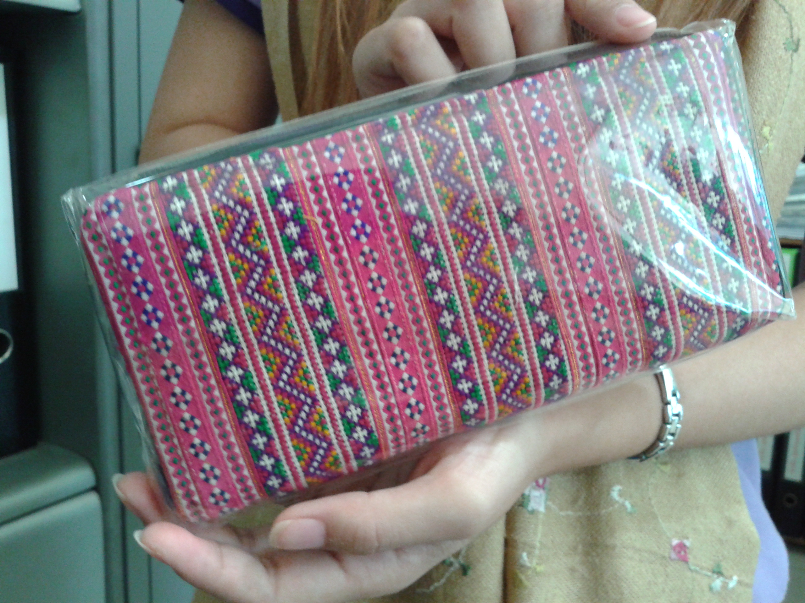 กระเป๋าใส่ธนบัตร แบบซิปโทนสีชมพู มีช่องใส่หลายช่อง