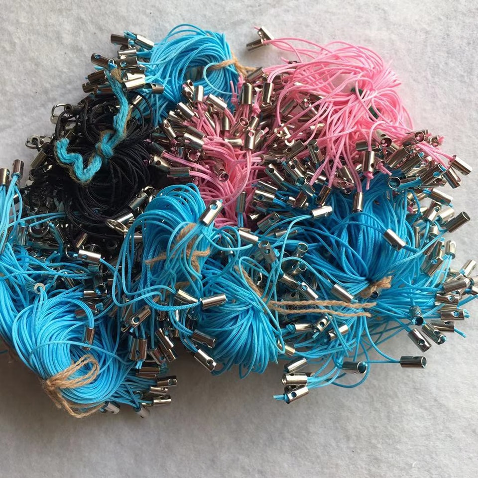 สายคล้องโทรศัพท์ คละสี (ไม่มีก้ามปู) แพ็คละ 20 ชิ้น / 20 บาท