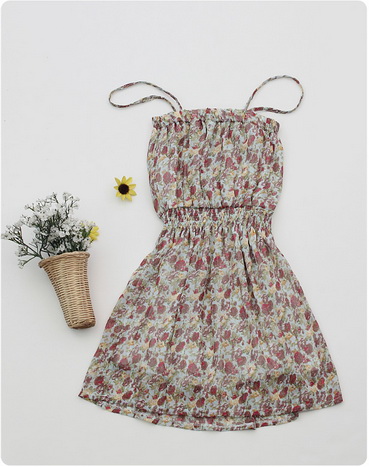 SALE//SALE (ส่งฟรี) ชุดเดรสซีฟอง สายเดี่ยว ลายดอกไม้สีฟ้า สม๊อกเอว แต่งซิปด้านหน้า แบบสวยดีไซน์เก๋มากค่ะ