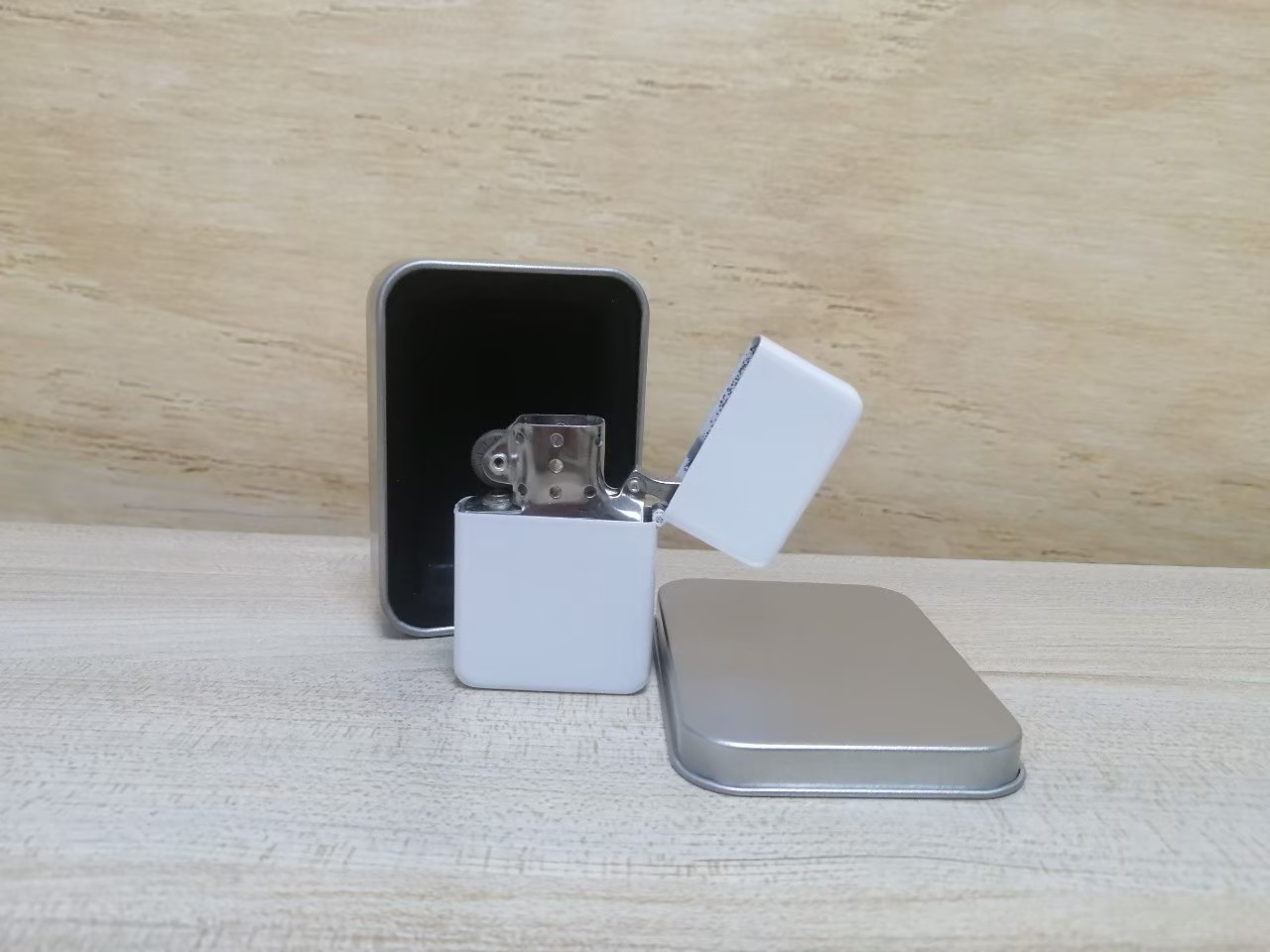 สกรีนไฟแช็ค สีขาว