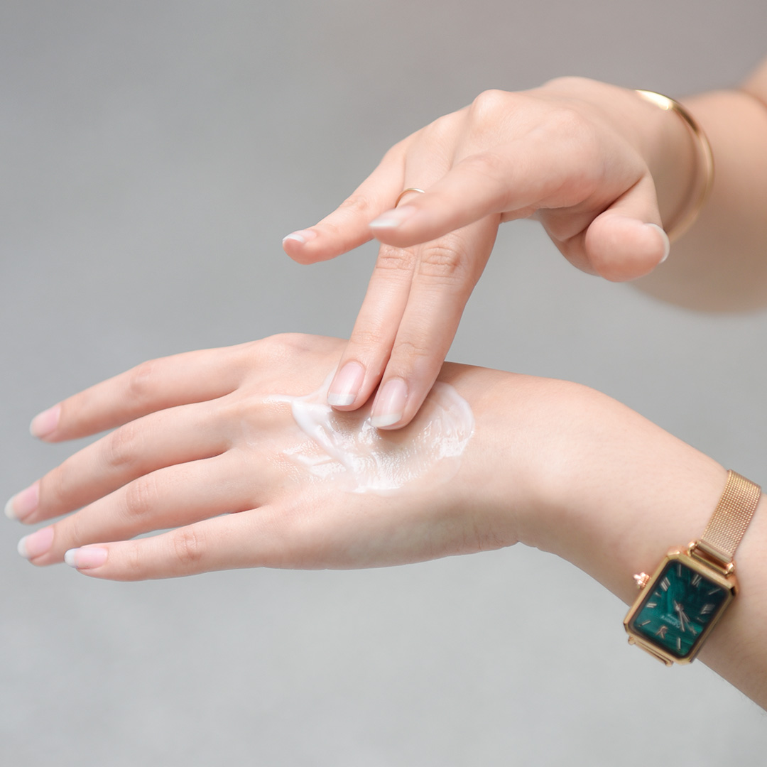 โลชั่น AHA โลชั่นมิสทิน ซุปเปอร์ไวท์เทนนิ่ง AHA Mistine Super Whitening Natural AHA UV Lotion 250 ml