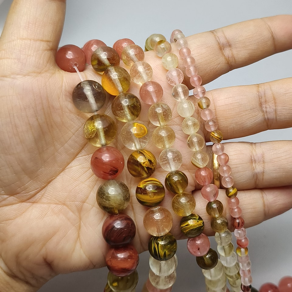 หินเชอร์รี่ควอตซ์ สามสี หินรักและให้อภัย รัก ผิวพรรณ ให้อภัย ยาว 37 ซม. - 6 มิล (63 เม็ด)