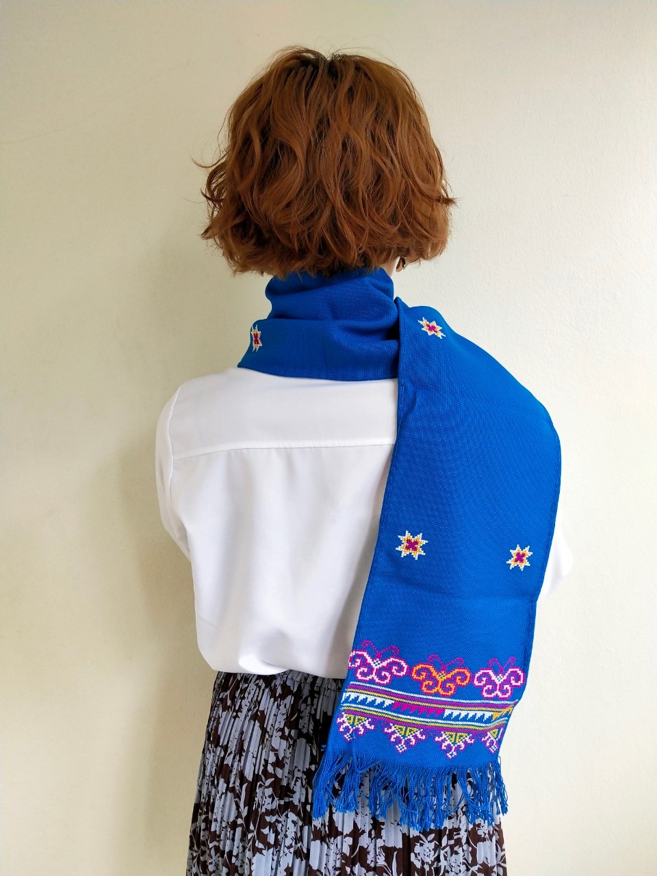 ผ้าพันคอผ้าปักมือ สีฟ้า สดใส