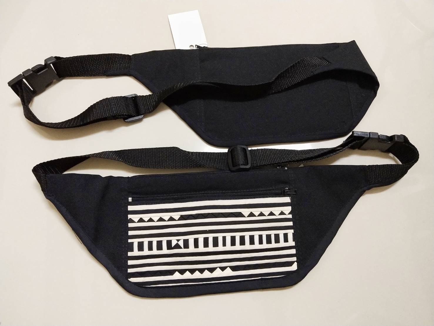 P409 กระเป๋าเงินคาดเอวสีดำ งานผ้าต่อลาย โทนขาวดำ ปรับสายได้