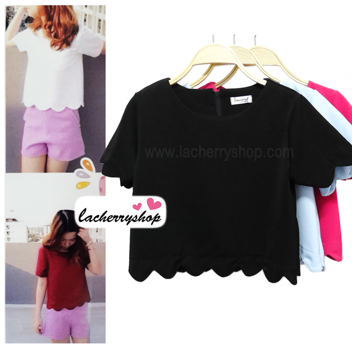 เสื้อแฟชั่น สีดำ ผ้าฮานาโกะ ผ้าเนื้อดี ทรงสวย แบบน่ารักๆ เป็นหยักๆช่วงเอวและแขน เนื้อผ้านิ่ม อยู่ทรง ไม่ยับง่าย ใส่สบาย เหมาะกับทุกโอกาส สินค้าคุณภาพ ราคาไม่แพง