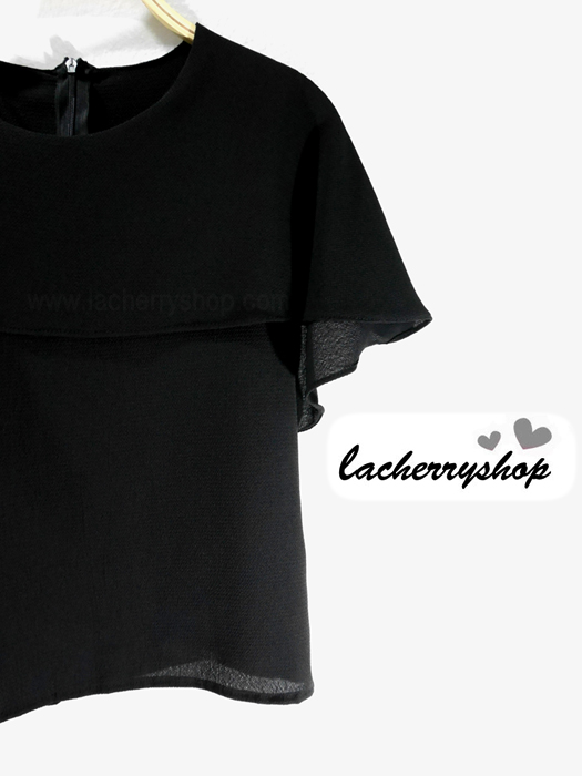 เสื้อผ้าแฟชั่น เสื้อทำงานสีดำ ตัดแต่งอกระบายรอบตัว มีซิปหลัง แบบสวยหวาน สไตล์เกาหลี ใส่ได้ทุกโอกาส คุณภาพดี ราคาไม่แพง