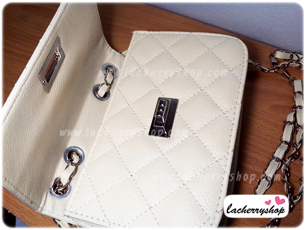 (หมดจ้า) กระเป๋าแฟชั่น สีขาว หนัง PU ลาย Chanel ชาเนล สายโซ่สะพายไหล่ ปรับความยาวได้ แบบยอดนิยม ((โปรโมชั่นส่งฟรี))