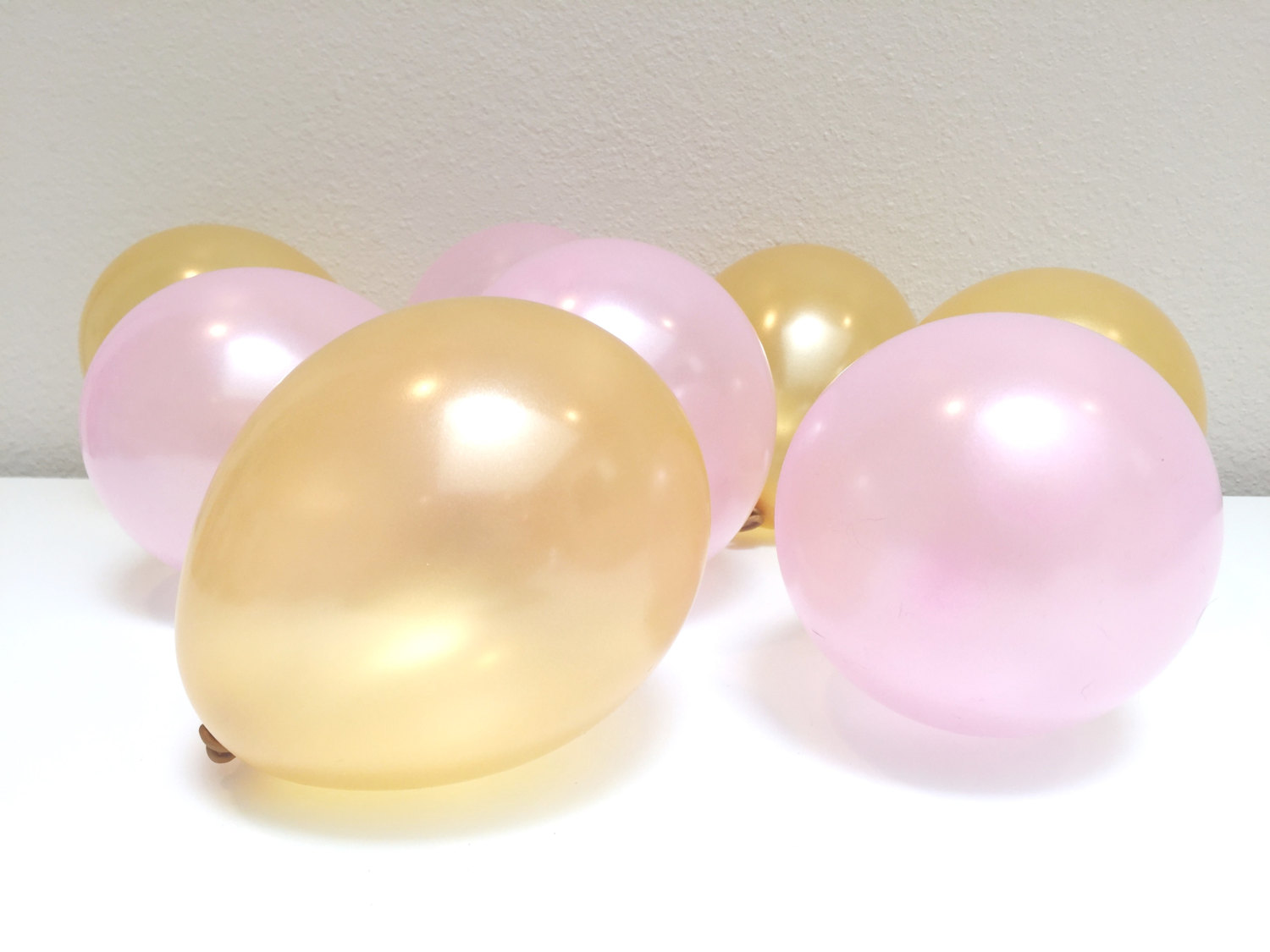 ลูกโป่งกลม เนื้อเมททัลลิก สีทอง ไซส์ 6 นิ้ว แพ็คละ 10 ใบ (Round Metallic Gold color Balloon Size 6')
