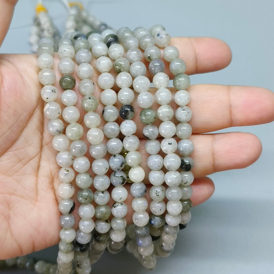 หินแก้วขนเหล็ก (Black Rutilliated Quartz) พลังแห่งการปกป้อง 6 มิล (63เม็ด/เส้น) 180฿