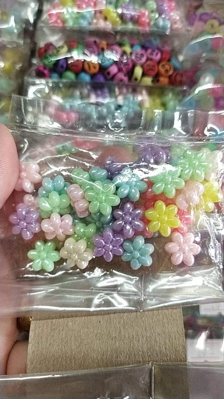 ลูกปัดแฟนซีตกแต่ง ดอกไม้ แบบที1 ถุงละ 20บาท!!